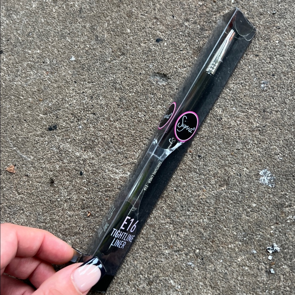 💕⚡️Sigma Beauty E16 Tightline Brush - Picture 2 of 6